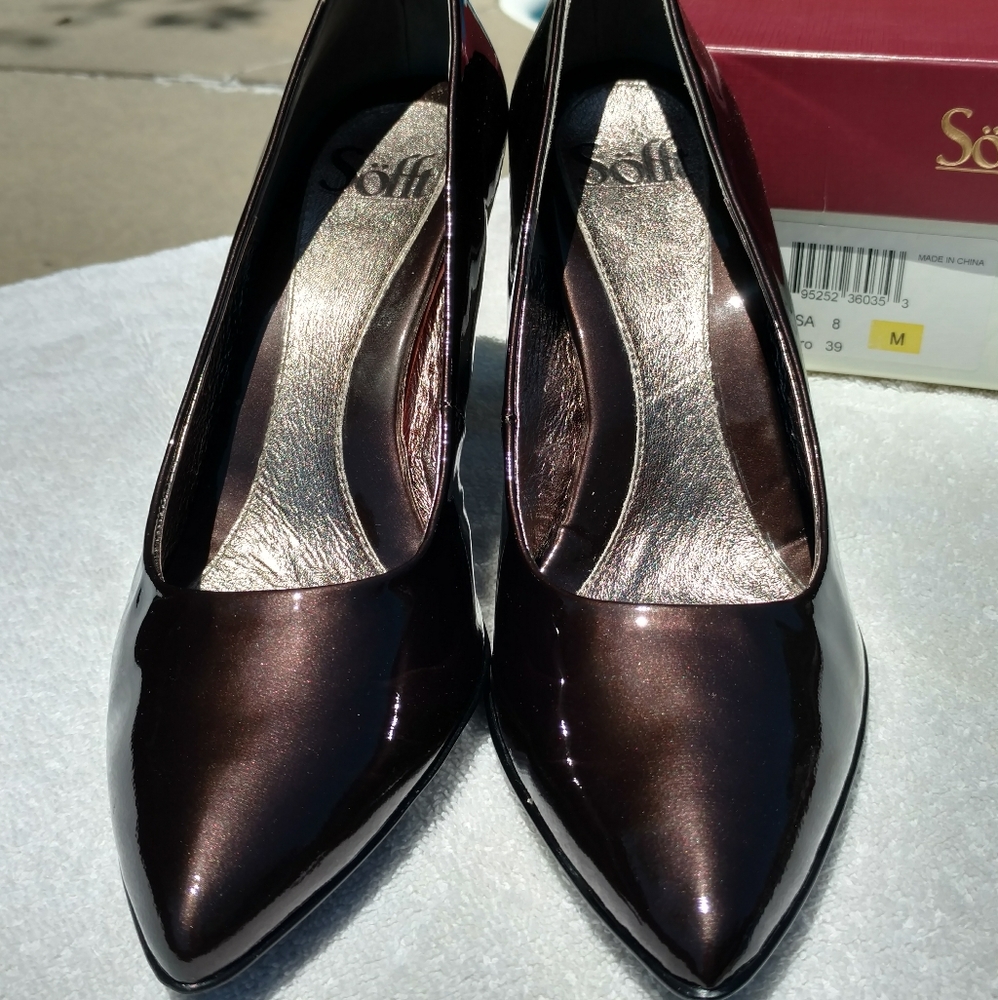 Sofft “Avant” Anthracite Patent Leather Pumps